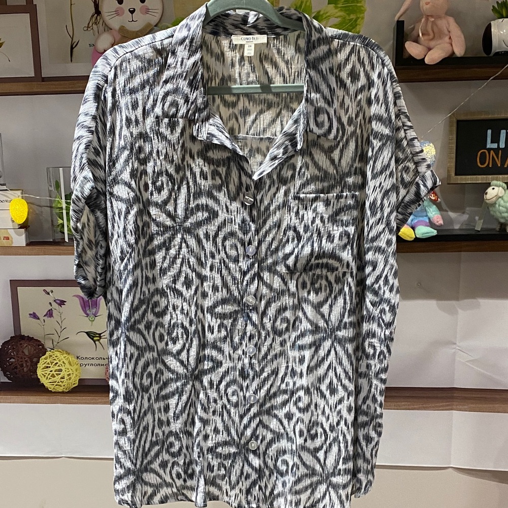Como Blu Black and White Ikat-Print Short Sleeve Button-Down Shirt